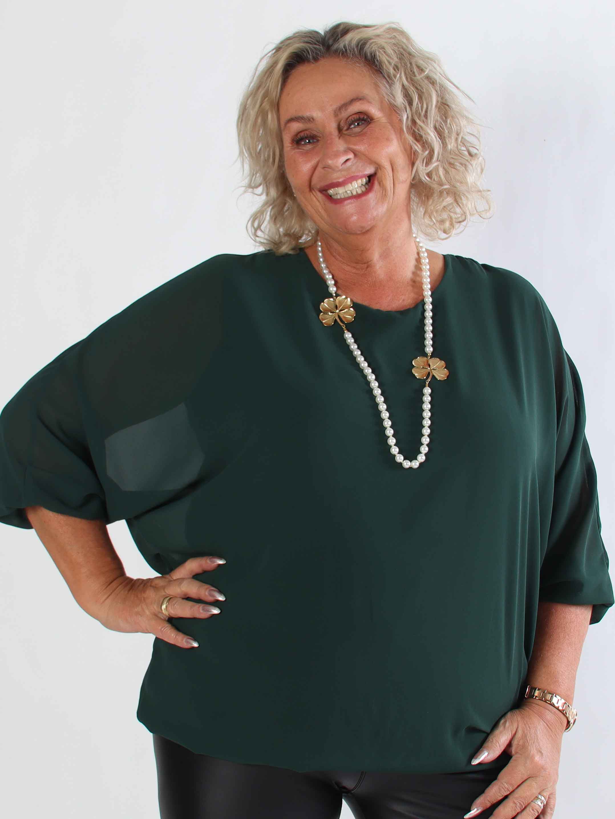 Destiny Plain - Plus size chiffongblus med fladdermusärmar